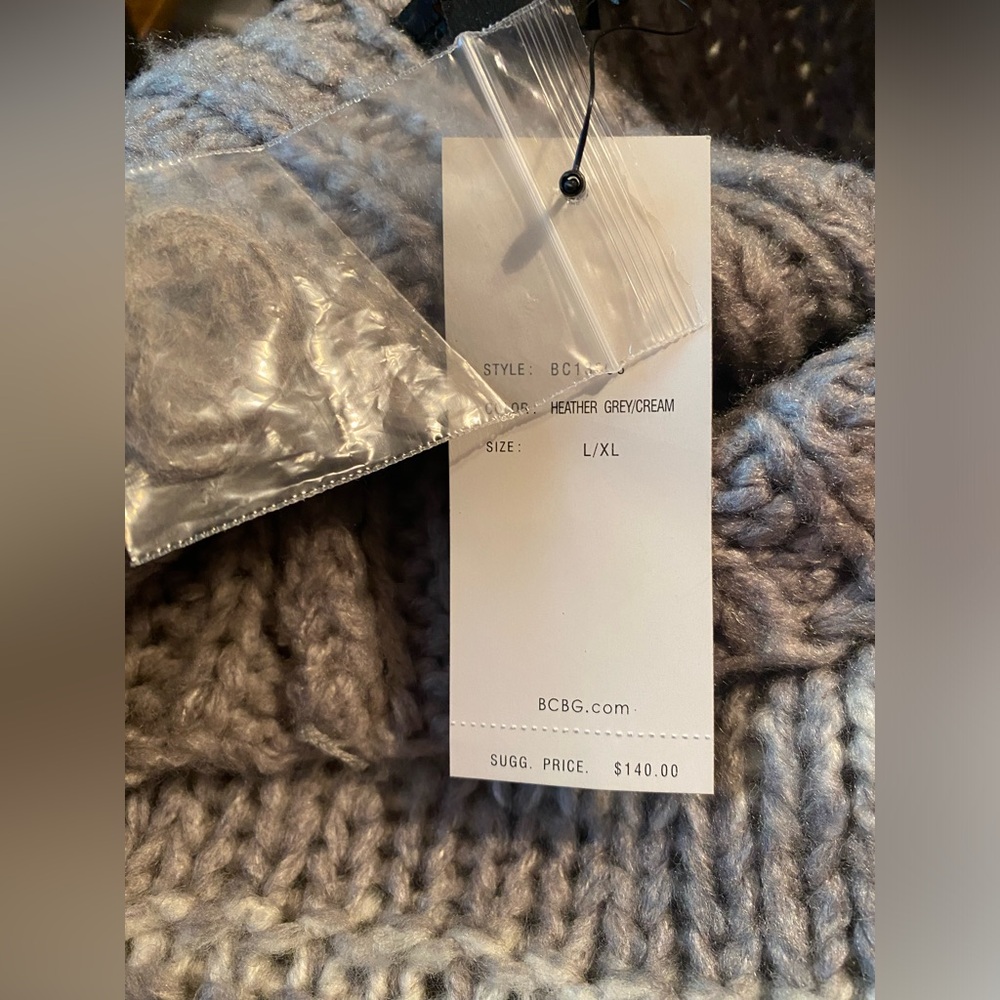 NWT BCBG MAXZARIA SHAW/PONCHO - Picture 8 of 8